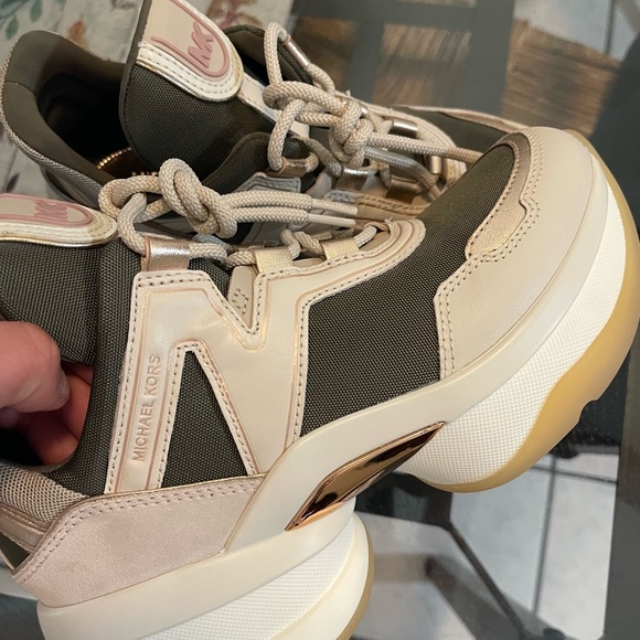 Like new! Only used once inside the house! - Picture 13 of 14